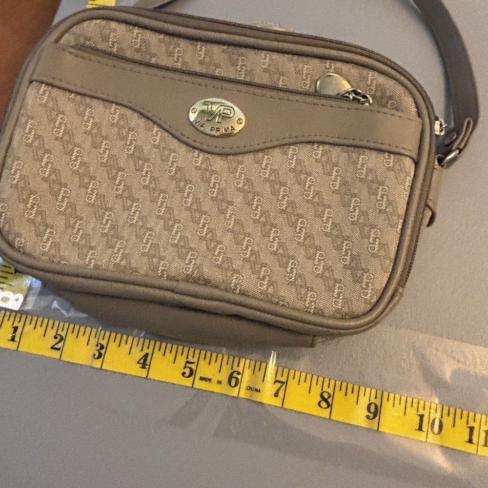 Vintage Via Prima Tan Crossbody Purse Handbag Bag Leather Zipper Pockets Clean - Picture 12 of 13